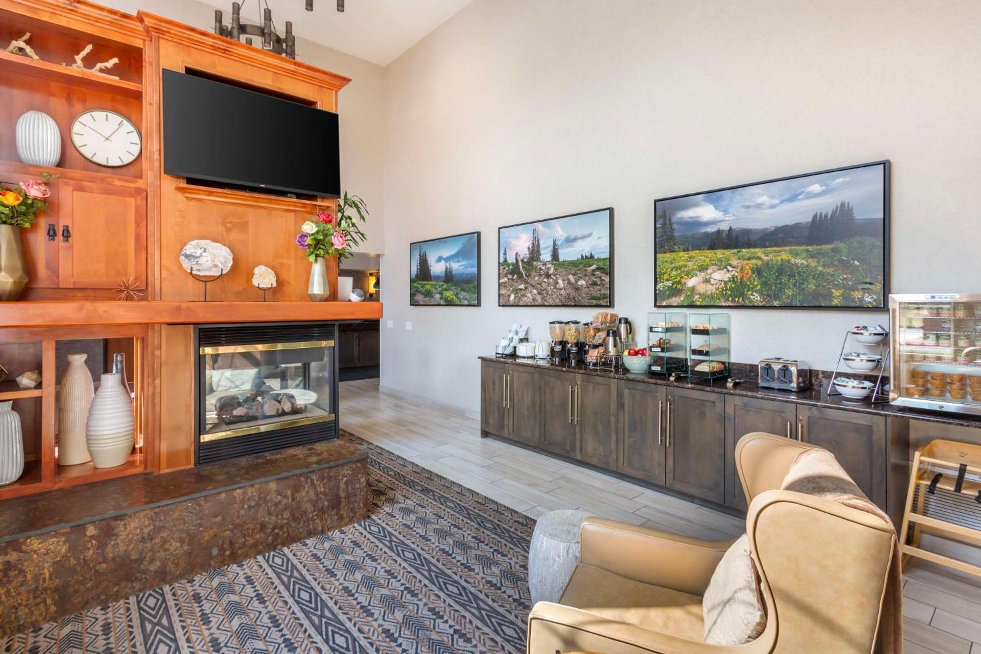 Best Western Holiday Hills Coalville Екстер'єр фото