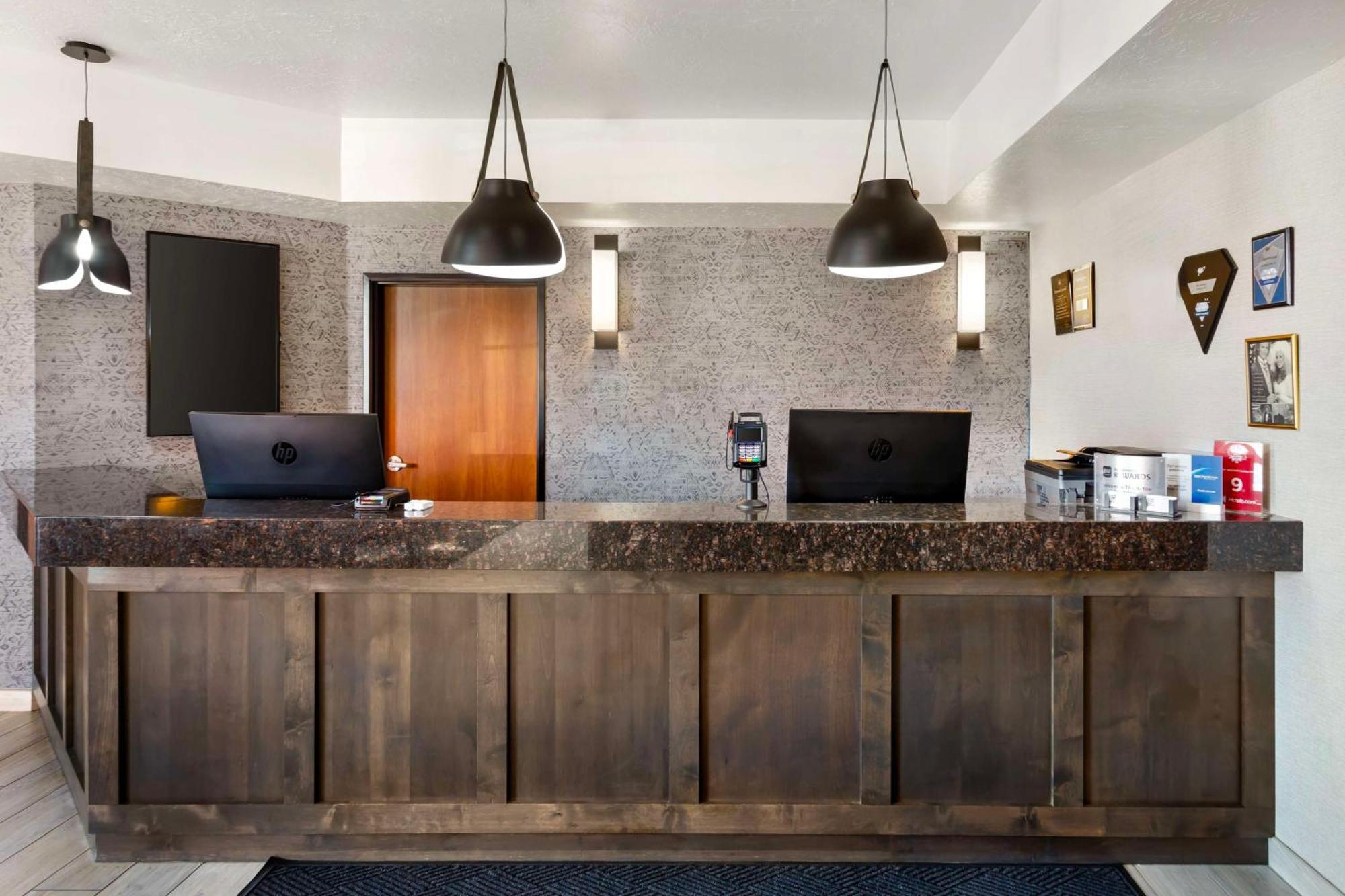 Best Western Holiday Hills Coalville Екстер'єр фото