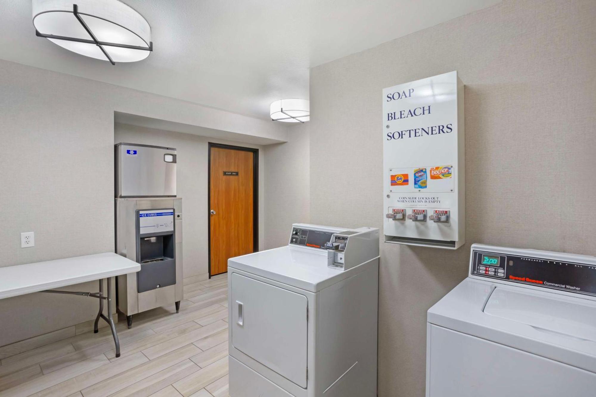 Best Western Holiday Hills Coalville Екстер'єр фото