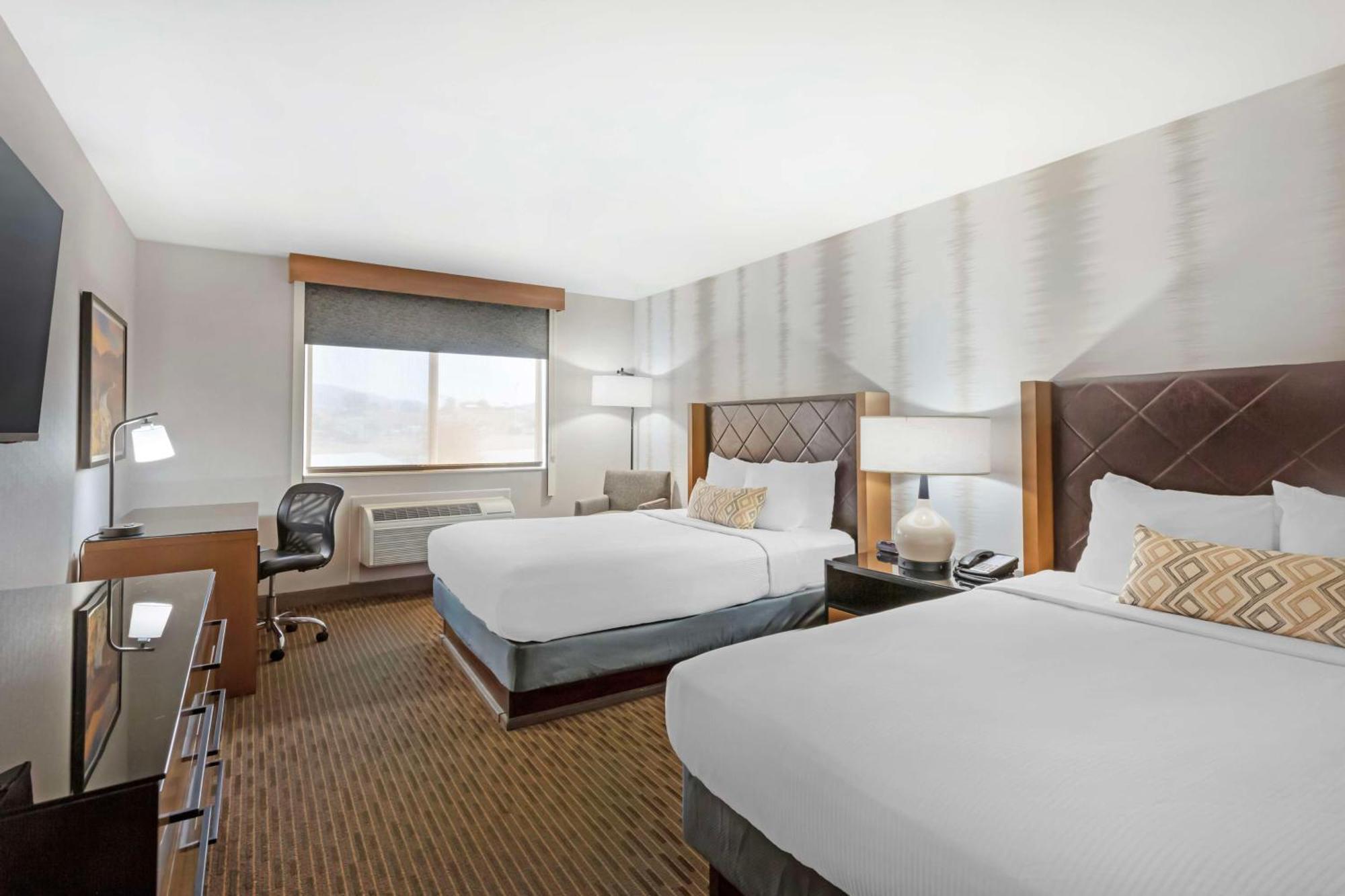 Best Western Holiday Hills Coalville Екстер'єр фото