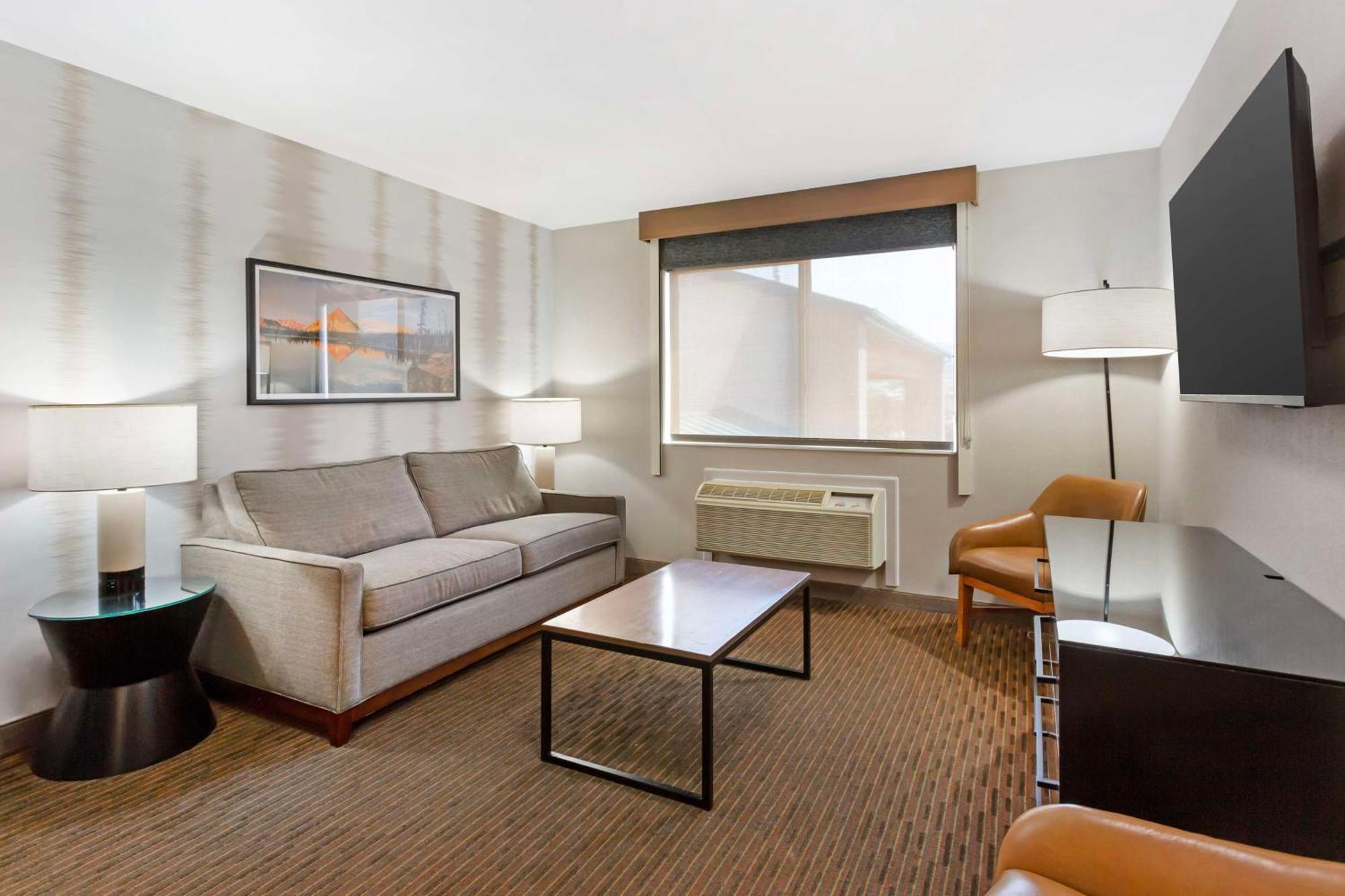Best Western Holiday Hills Coalville Екстер'єр фото