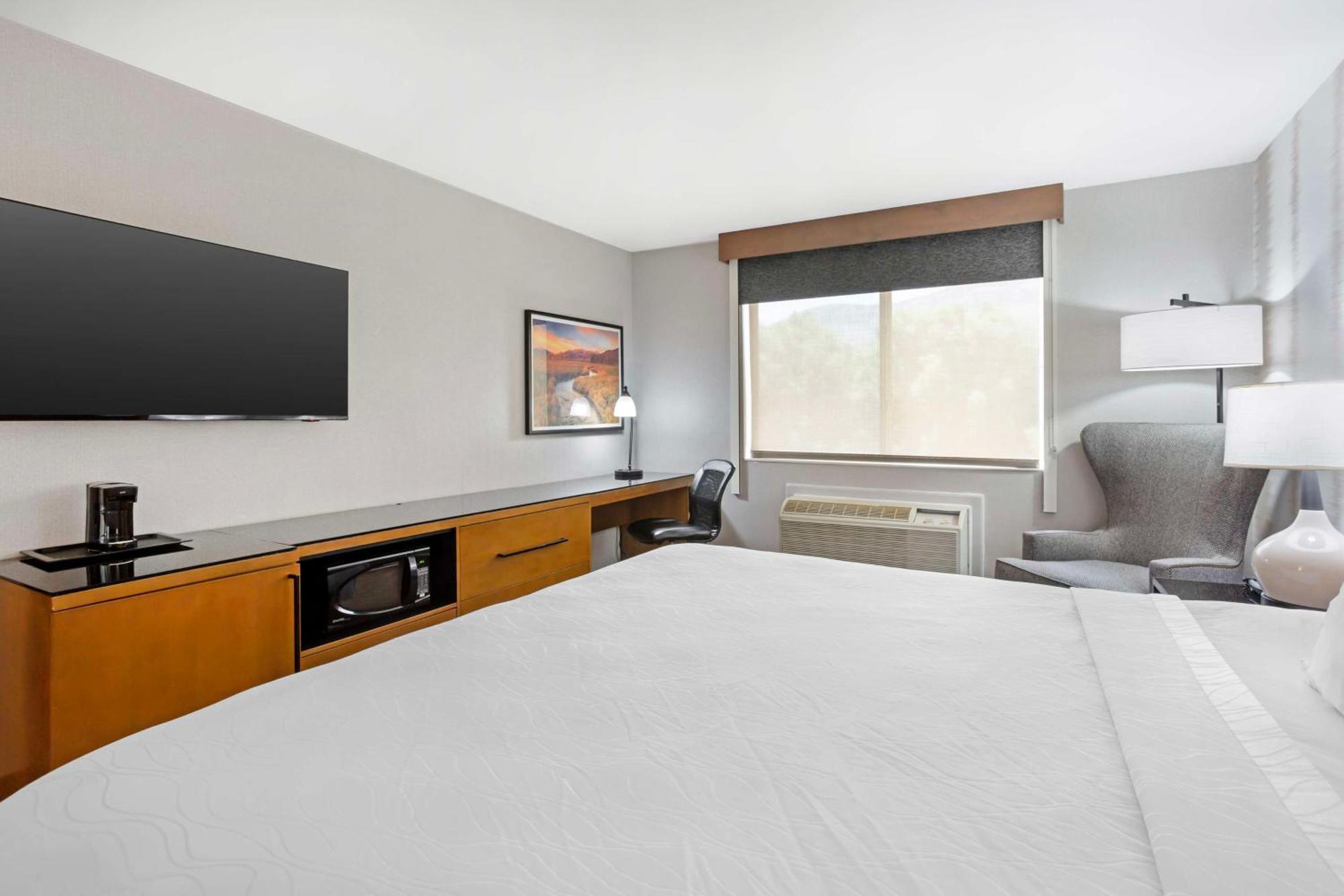 Best Western Holiday Hills Coalville Екстер'єр фото