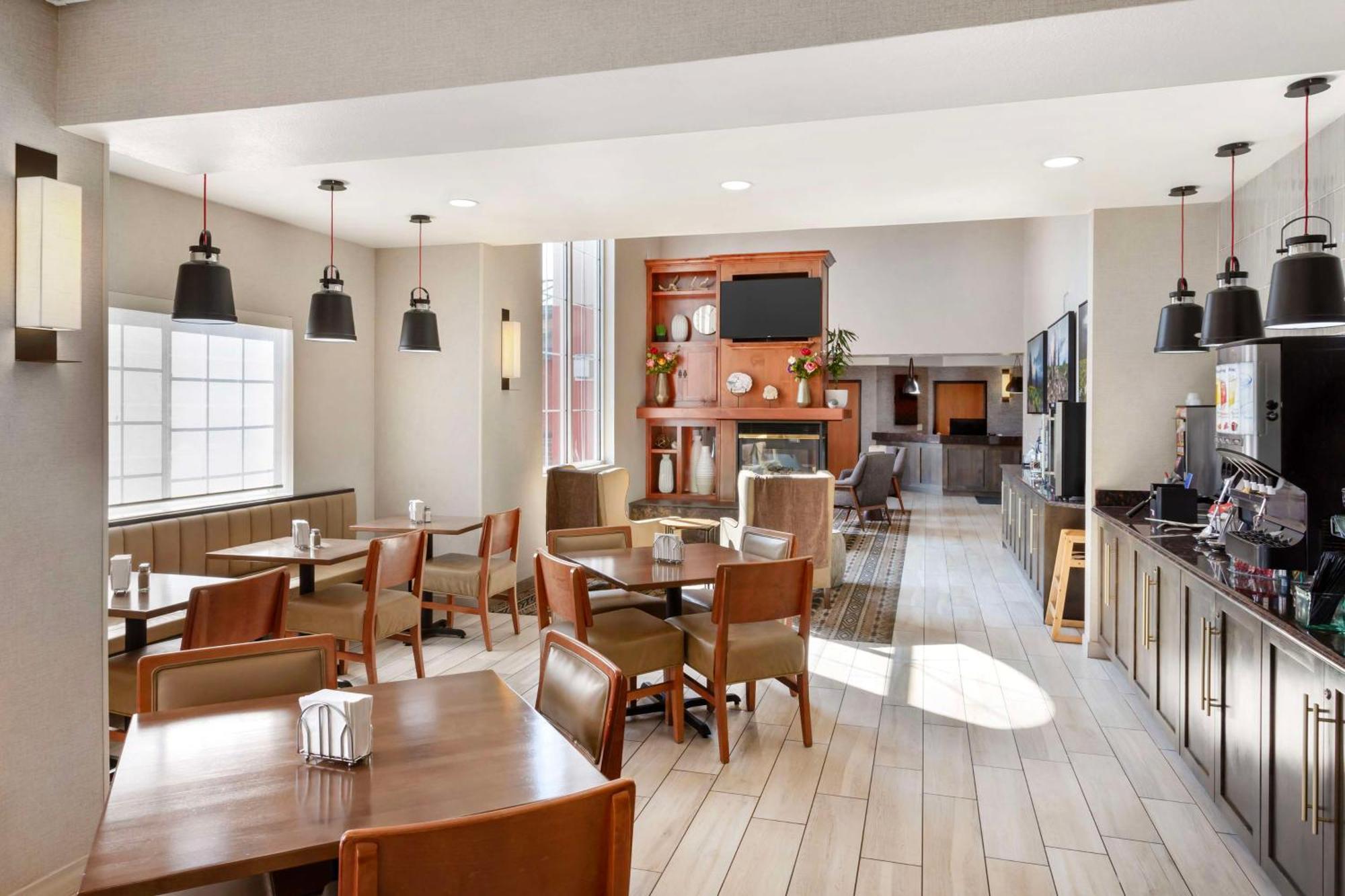 Best Western Holiday Hills Coalville Екстер'єр фото