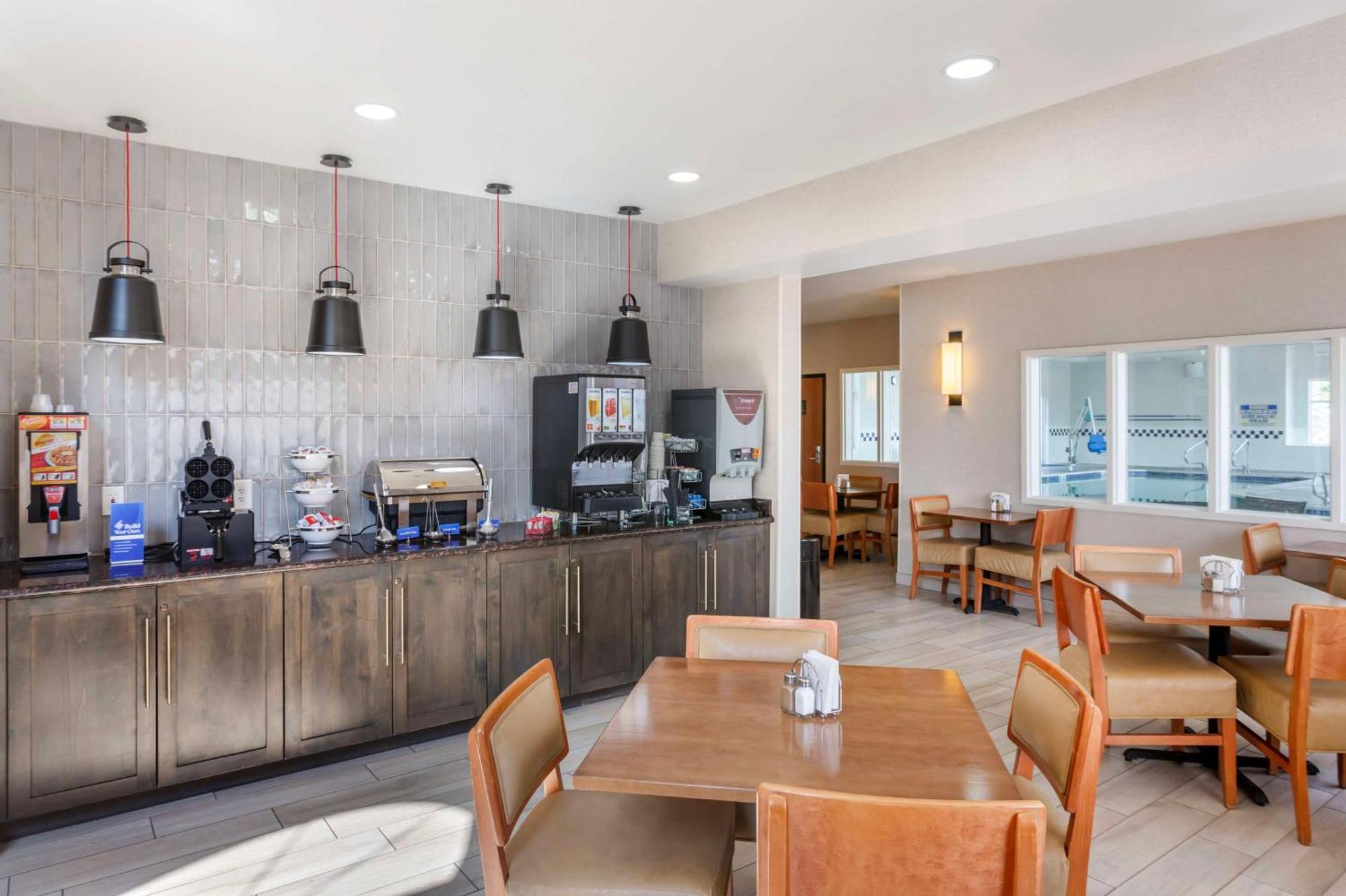 Best Western Holiday Hills Coalville Екстер'єр фото